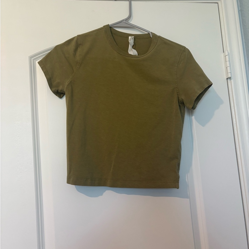 Lululemon workout top - Picture 2 of 5